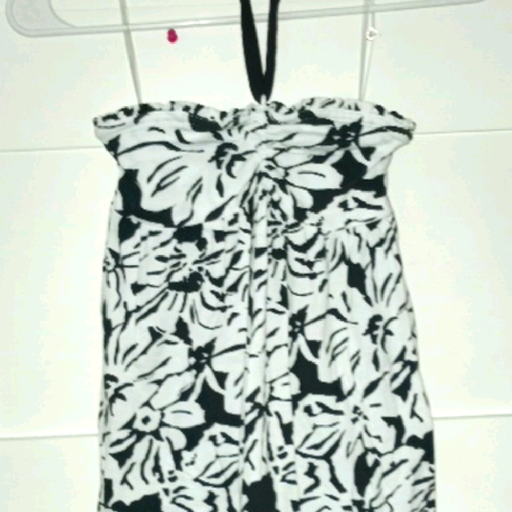 🦋 Black And White Flower Halter Top